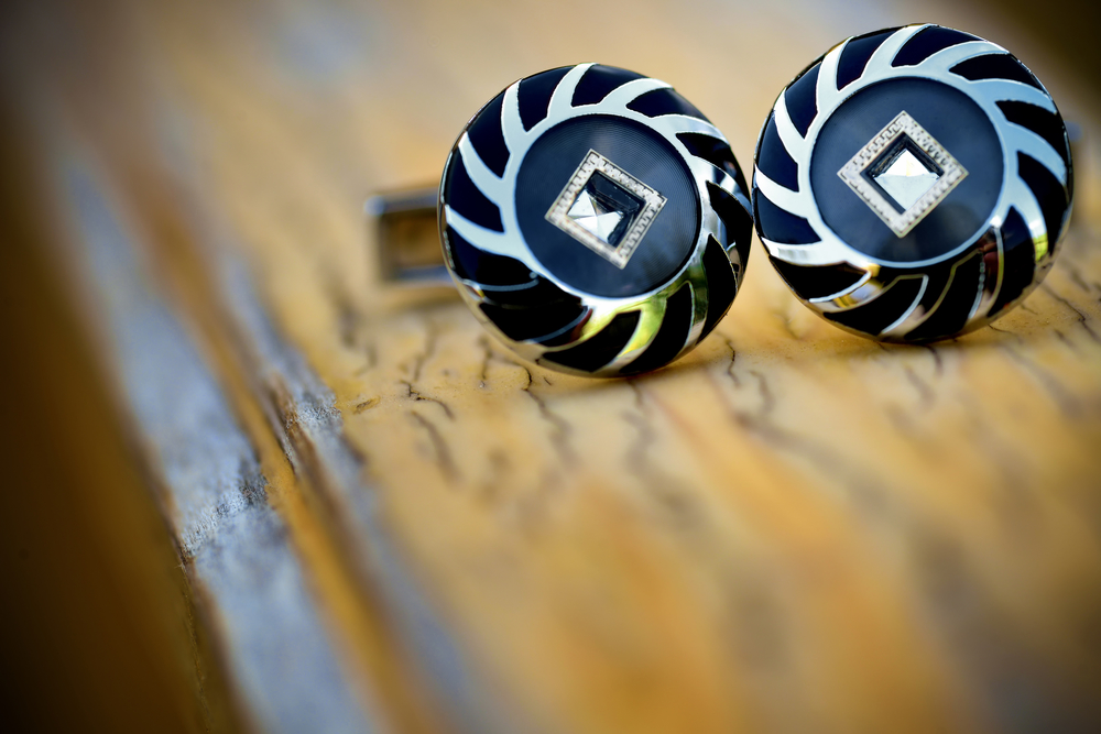 How to Pick the right Cufflinks - Special cufflinks on a wooden surface