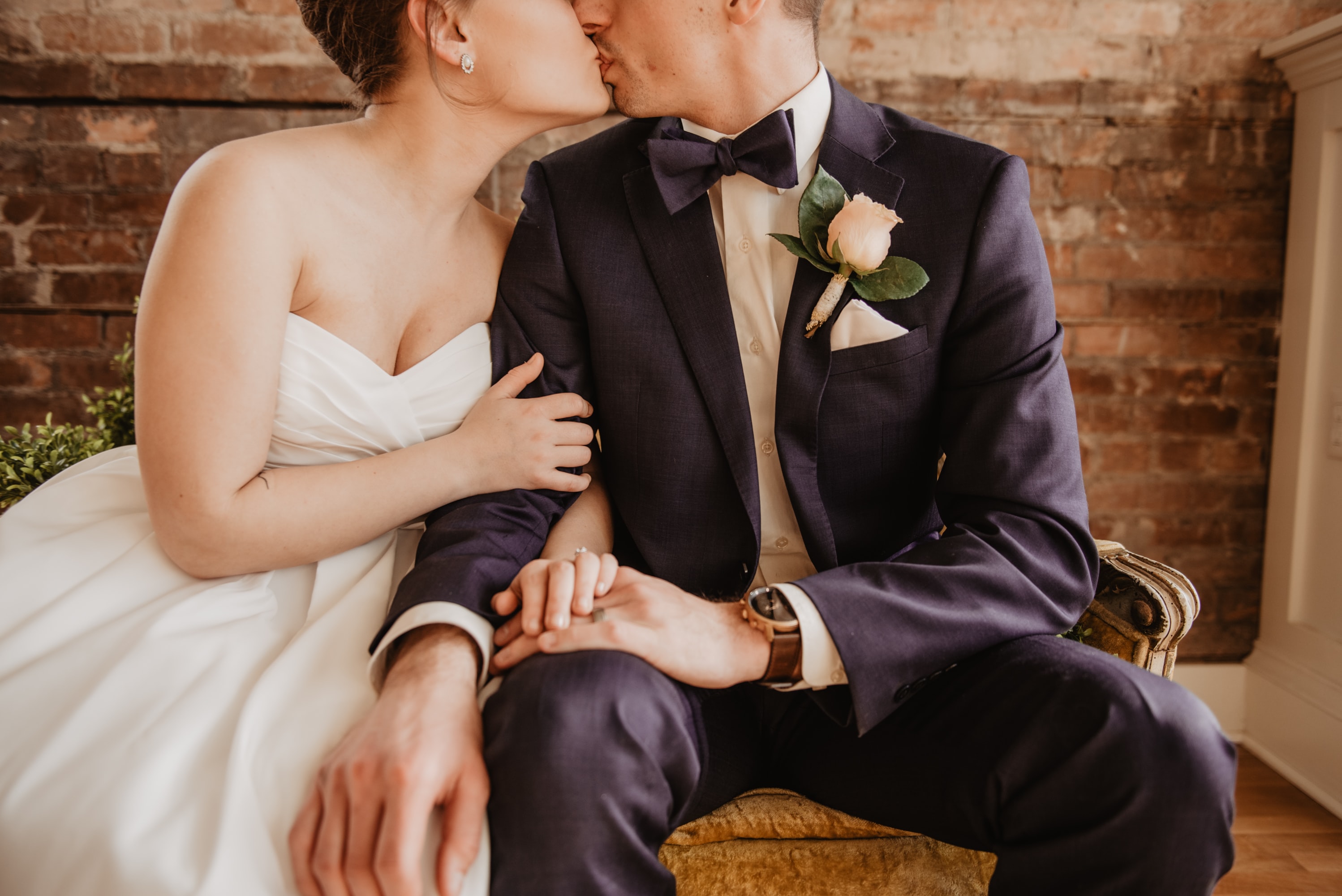 Best Wedding Dates - Bride and Groom Kissing