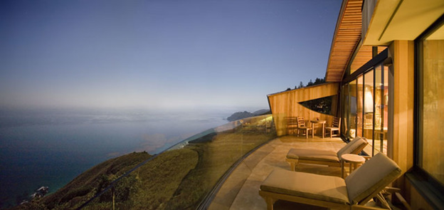 honeymoon destinations in the USA - resort deck overlooking the ocean and cliffs in Big Sur, CA