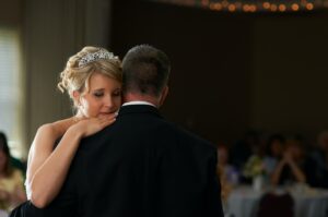 father daughter dancing at wedding